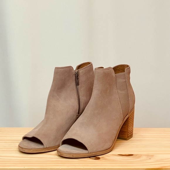 NWOB Frye Danica Dusty Rose Suede Chelsea Peep Toe Ankle Bootie Size: 8 - Picture 3 of 9